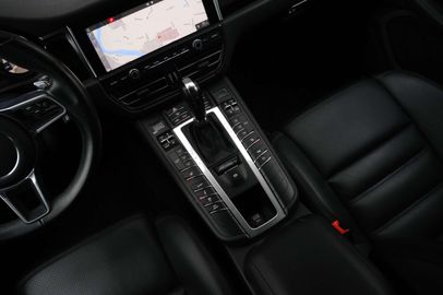 Car image 30