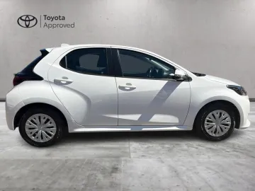 Car image 2