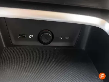 Car image 27