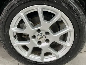 Car image 26