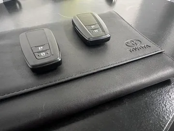 Car image 24