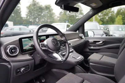 Car image 35