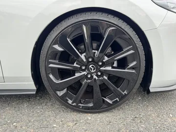 Car image 23