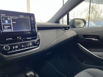 Car image 30