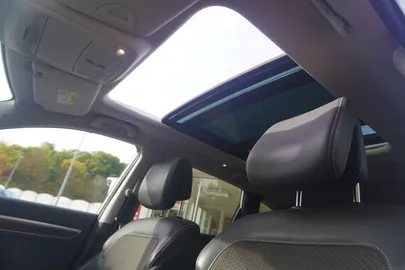 Car image 35