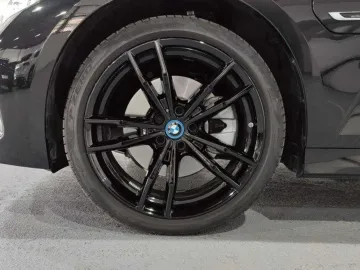 Car image 34