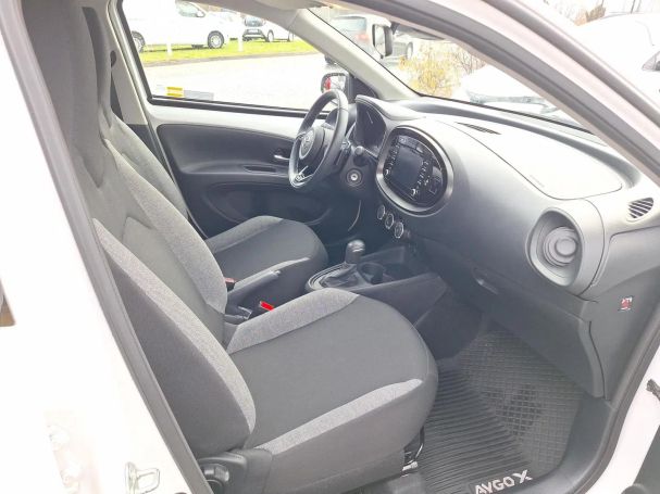 Toyota Aygo X 53 kW image number 9