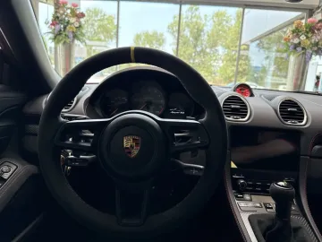 Car image 40