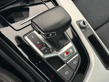 Car image 47