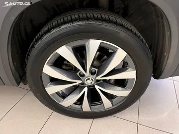 Car image 35
