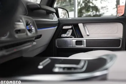 Car image 40