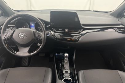 Car image 13