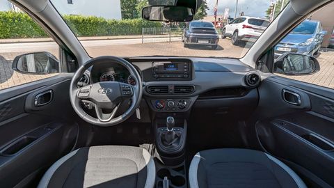 Car image 14