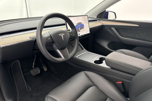 Tesla Model Y Standard Range 221 kW image number 11