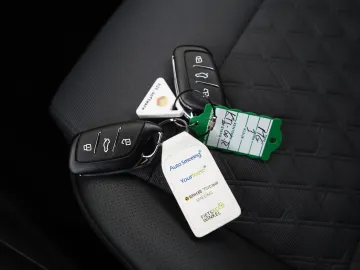 Car image 34