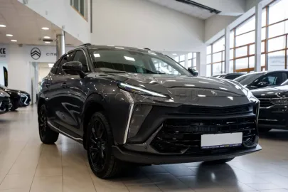 Car image 2