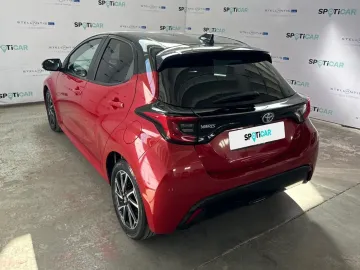 Car image 3