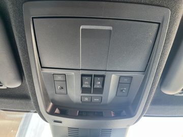 Car image 27