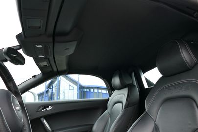 Car image 26