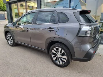 Car image 4