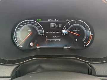 Car image 24