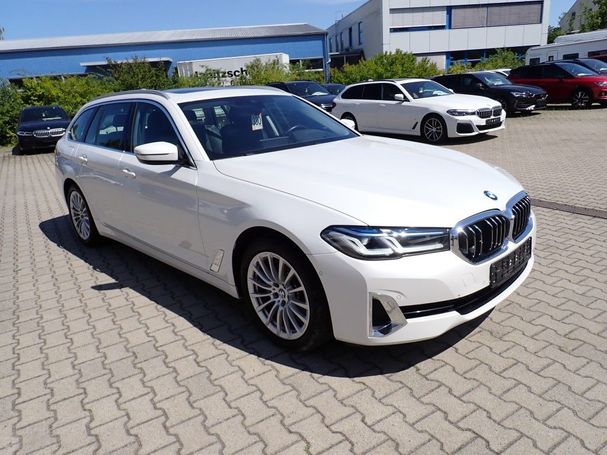 BMW 520i Touring 135 kW image number 16