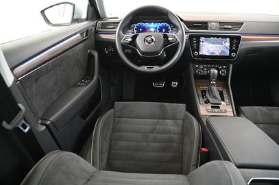 Car image 30