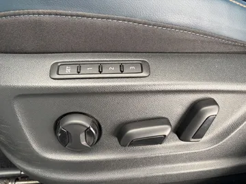 Car image 38
