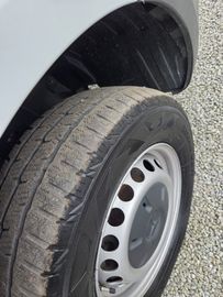 Car image 28