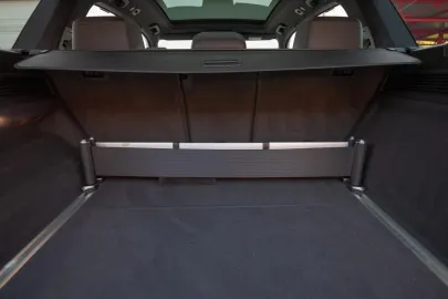 Car image 37