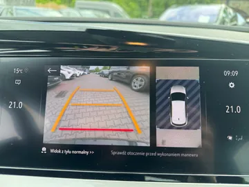 Car image 28