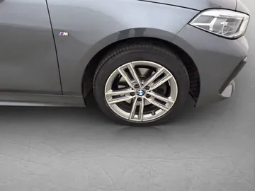 Car image 32
