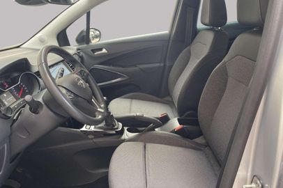 Car image 10