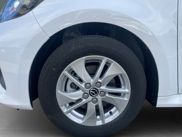 Car image 17