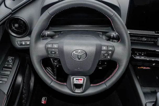 Toyota C-HR 145 kW image number 15