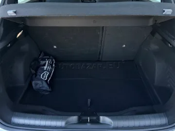 Car image 32