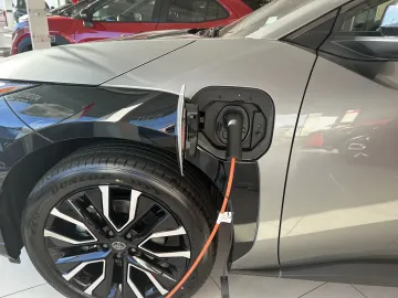 Car image 8