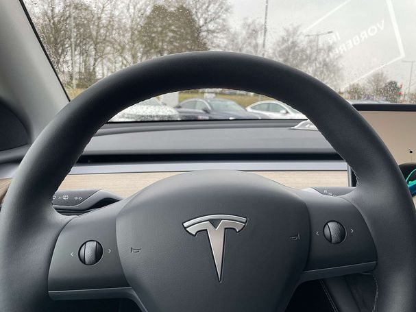 Tesla Model Y Long Range AWD 258 kW image number 3