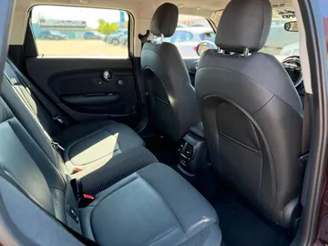 Car image 28