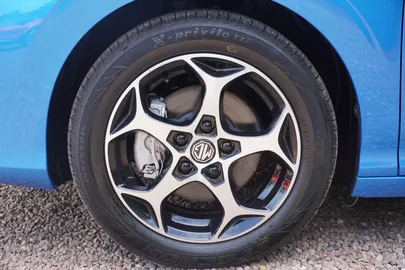 Car image 34