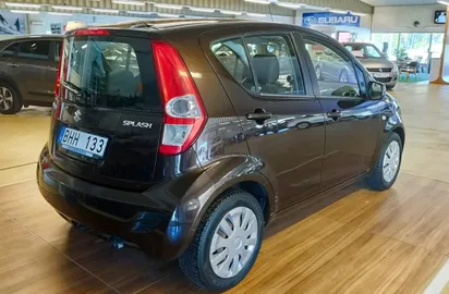 Car image 3
