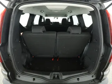 Car image 32