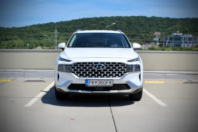 Car image 3