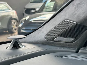 Car image 35