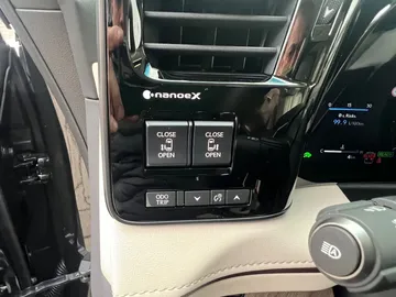 Car image 33