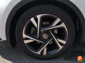 Car image 22