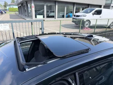 Car image 40