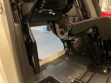 Car image 24