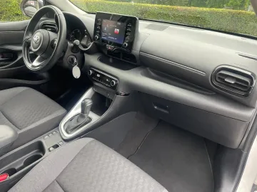 Car image 15