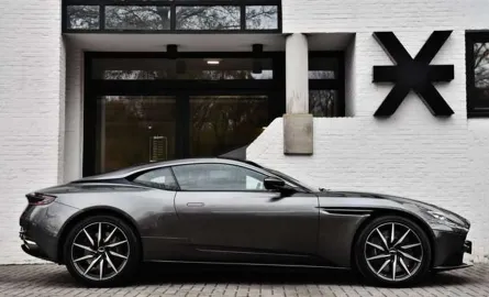 Car image 3